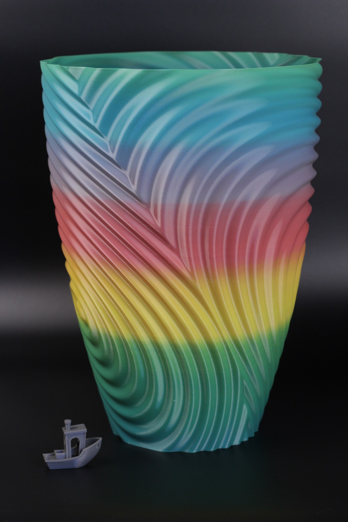 Twisted Ripple Vase printed on Anycubic Kobra Max 2 | Anycubic Kobra Max Review: Big Printer For People with Big Dreams