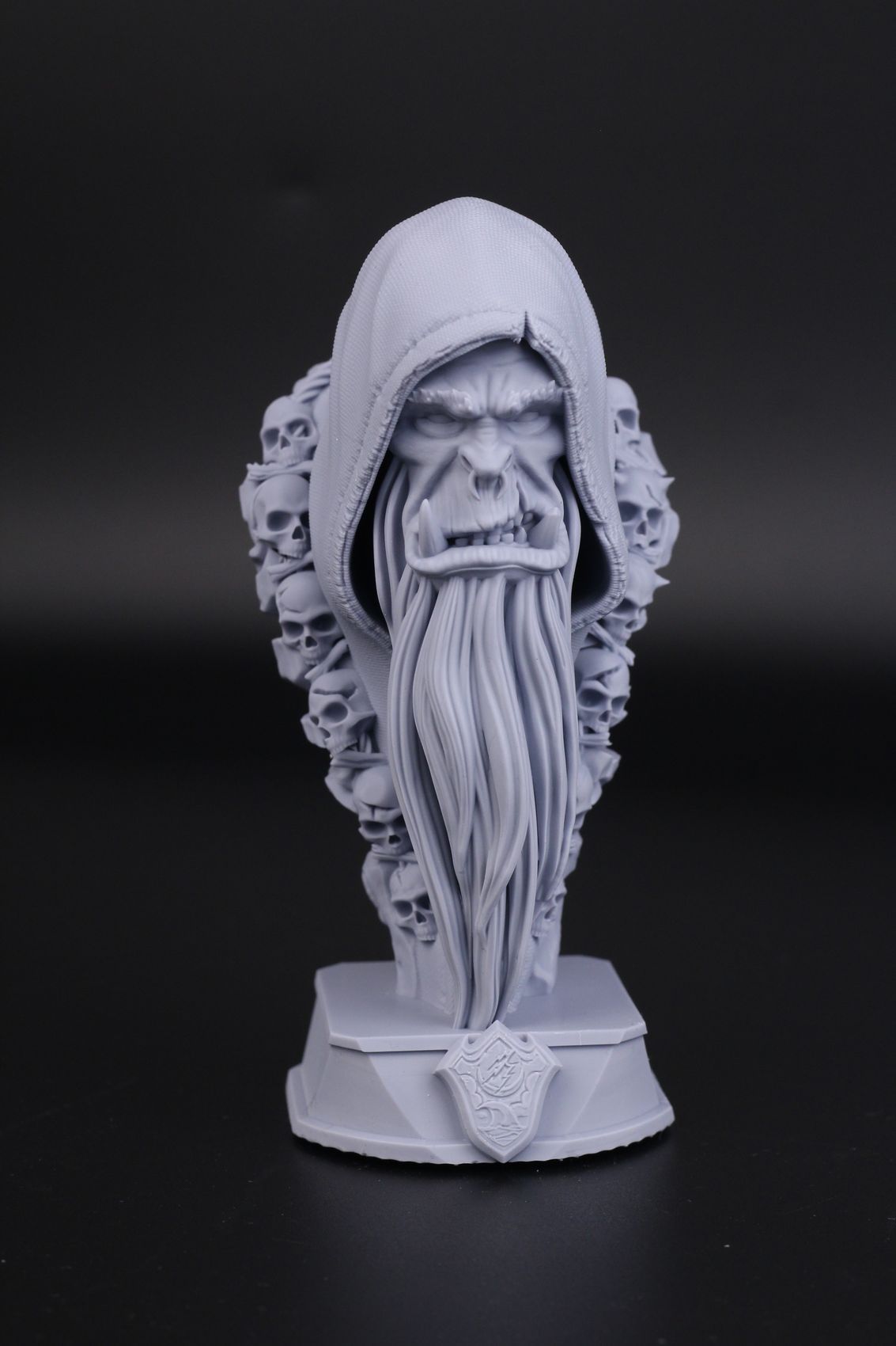 ANYCUBIC - Anycubic Photon D2 prints models that can be small in size and  still perfect in detail.😎 We are showing you the model Queen Lyanda, Blade  of the Woods from @loot.studios.👏