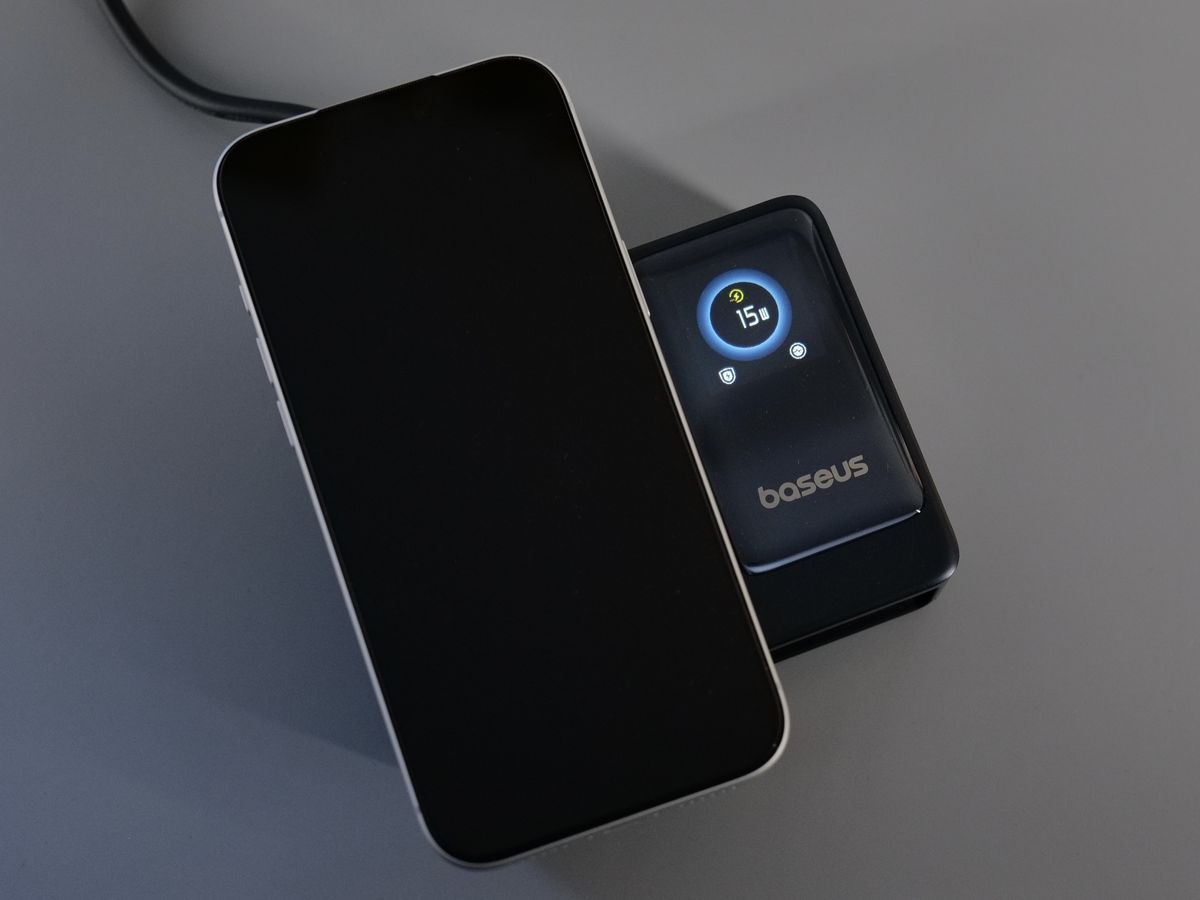 Nomos QI2 5 in 1 Desktop Charger Display1 | Baseus Charging Solutions: Hands-on Review Nomos QI2 5 in 1 Desktop Charger Display1 | Baseus Charging Solutions: Hands-on Review
