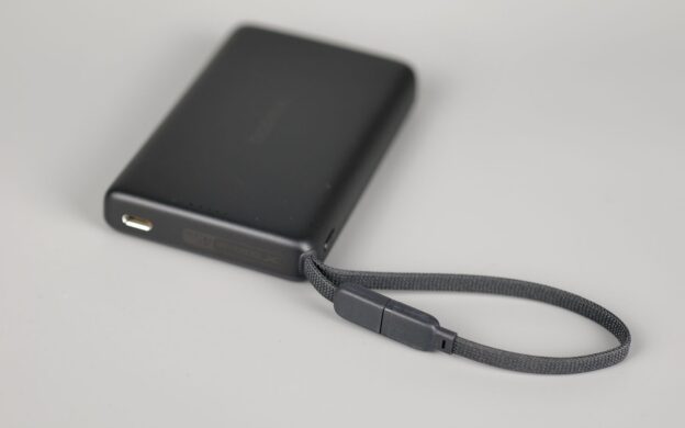 PicoGO AM52 Wireless Powerbank on iPhone1 | Baseus Charging Solutions: Hands-on Review PicoGO AM52 Wireless Powerbank on iPhone1 | Baseus Charging Solutions: Hands-on Review