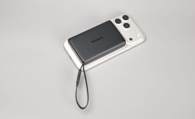 PicoGO AM52 Wireless Powerbank on iPhone2 | Baseus Charging Solutions: Hands-on Review PicoGO AM52 Wireless Powerbank on iPhone2 | Baseus Charging Solutions: Hands-on Review